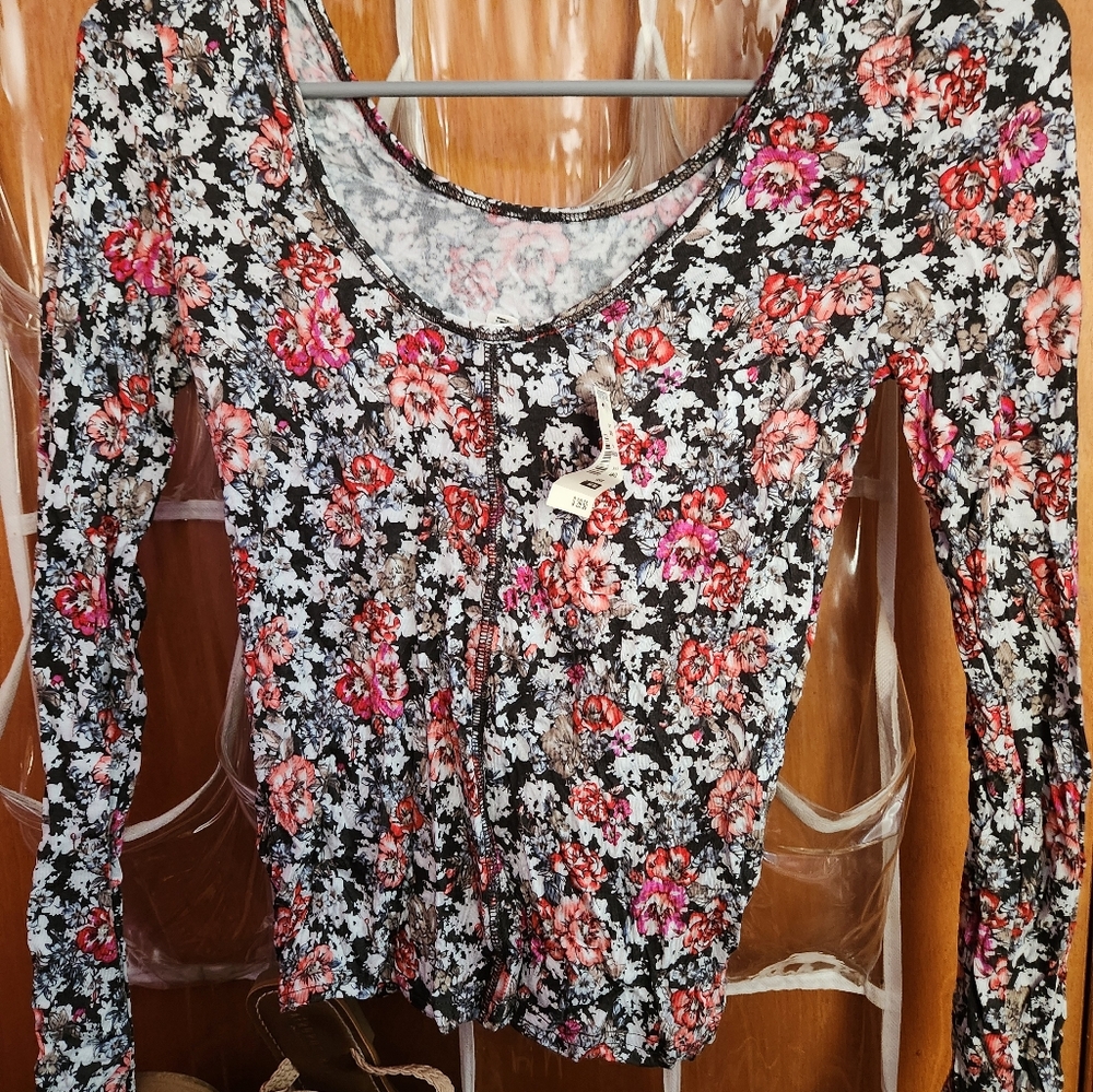 Shirt - Picture 3 of 6